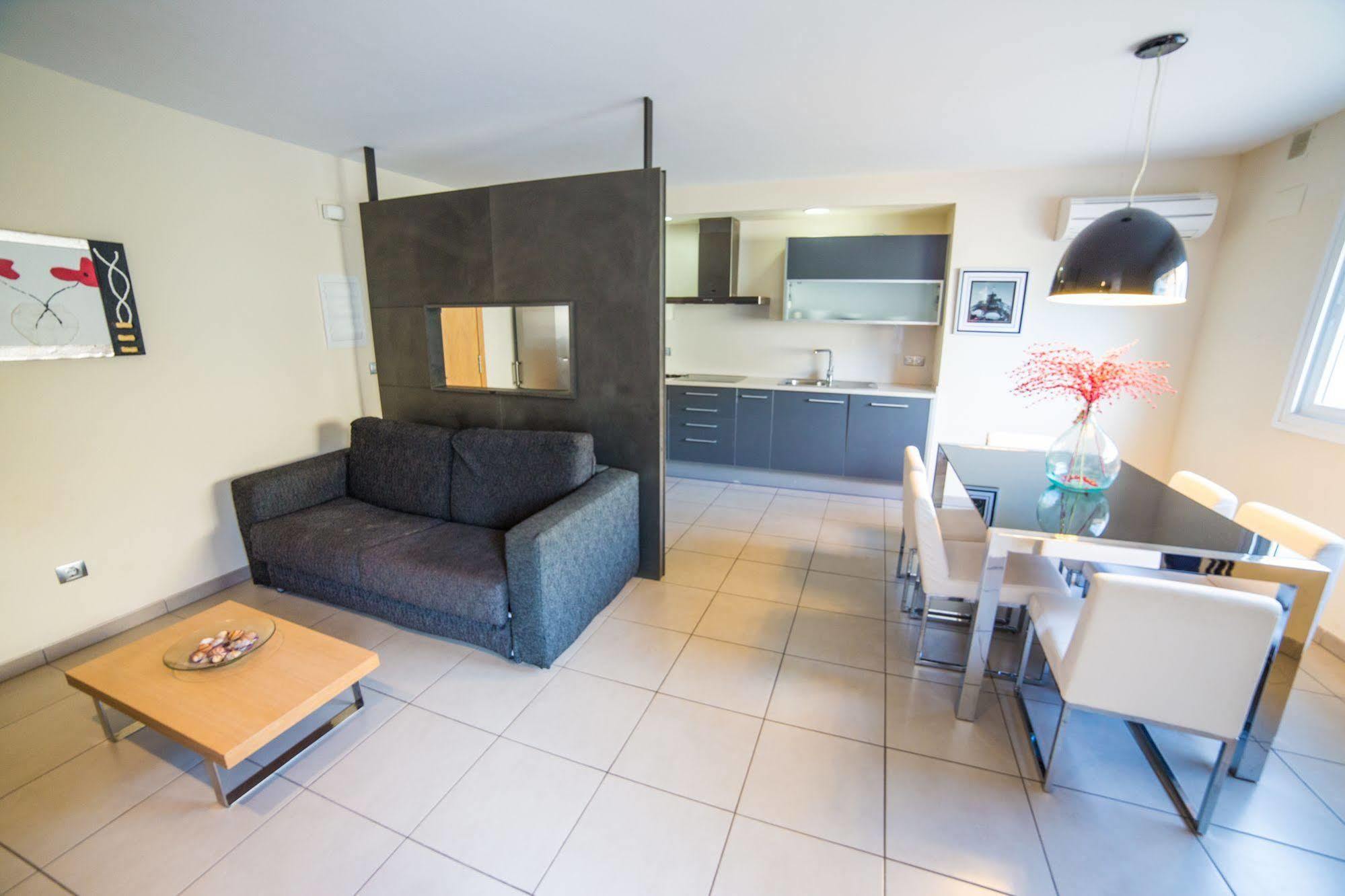 Agi Drugstore Apartments Росес Екстер'єр фото